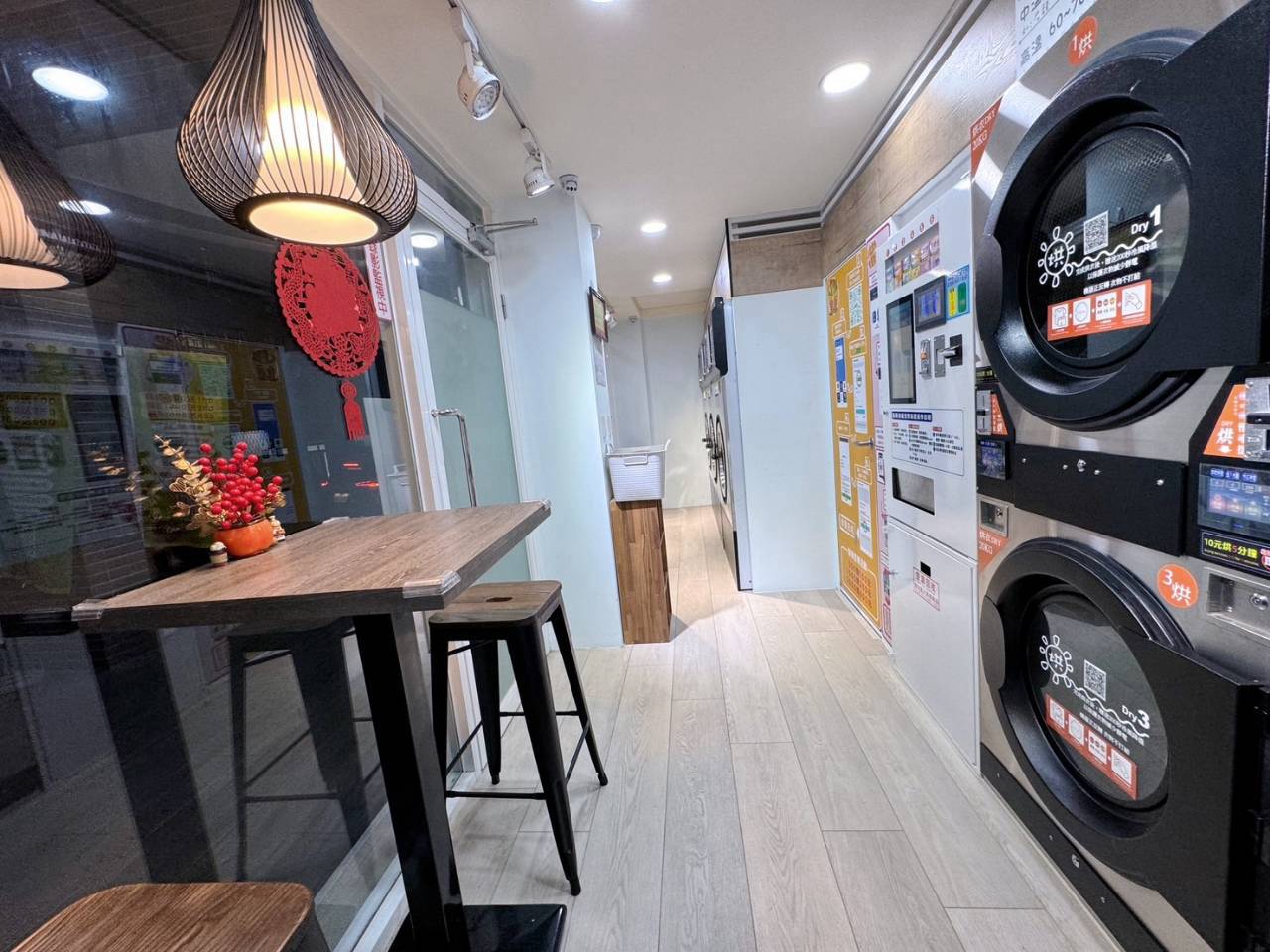 自助洗衣店｜設備配置與等候座位